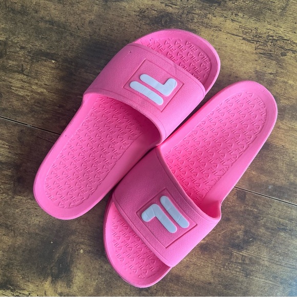 Fila, hot pink, sporty, slip on shoes. - Picture 8 of 9